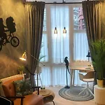 Gasthuis Boutique Caravan Cinema 4*
