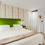 Boutique Caravan Cinema 4*