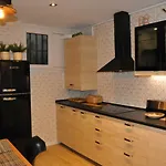 Gasthuis Boutique Caravan Cinema 4*