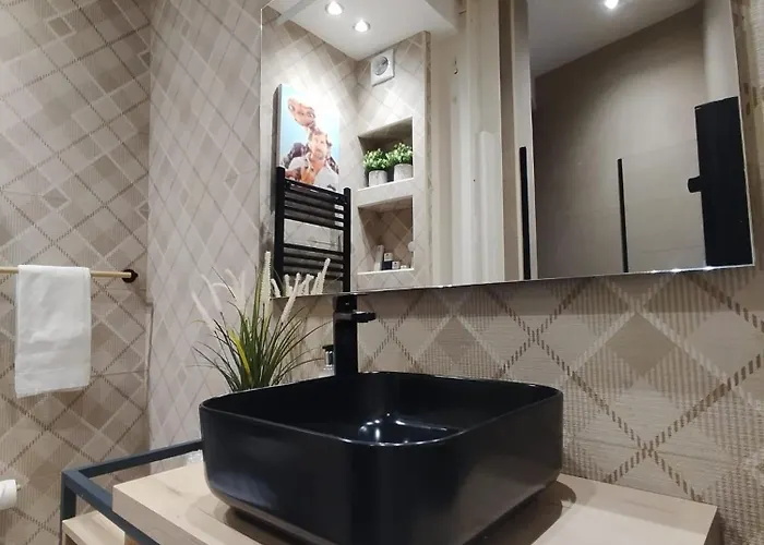 Boutique Caravan Cinema Гостьовий будинок Більбао