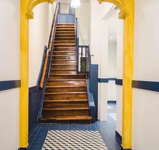 Boutique Caravan Cinema Гостьовий будинок Більбао