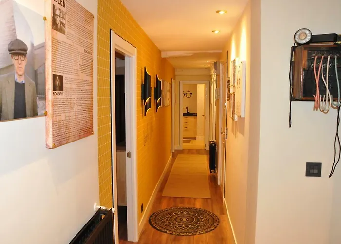 Boutique Caravan Cinema Гостьовий будинок Більбао