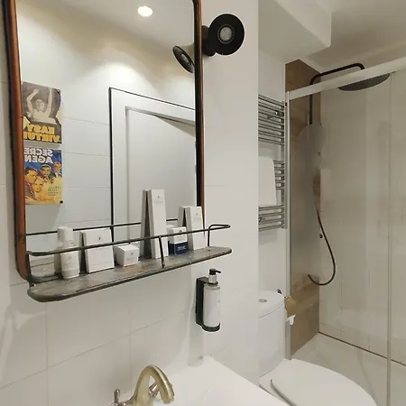 Boutique Caravan Cinema 4*