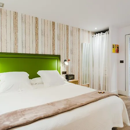 Boutique Caravan Cinema 4*