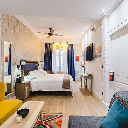Boutique Caravan Cinema 4*