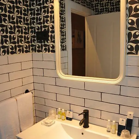 Gasthuis Boutique Caravan Cinema 4*